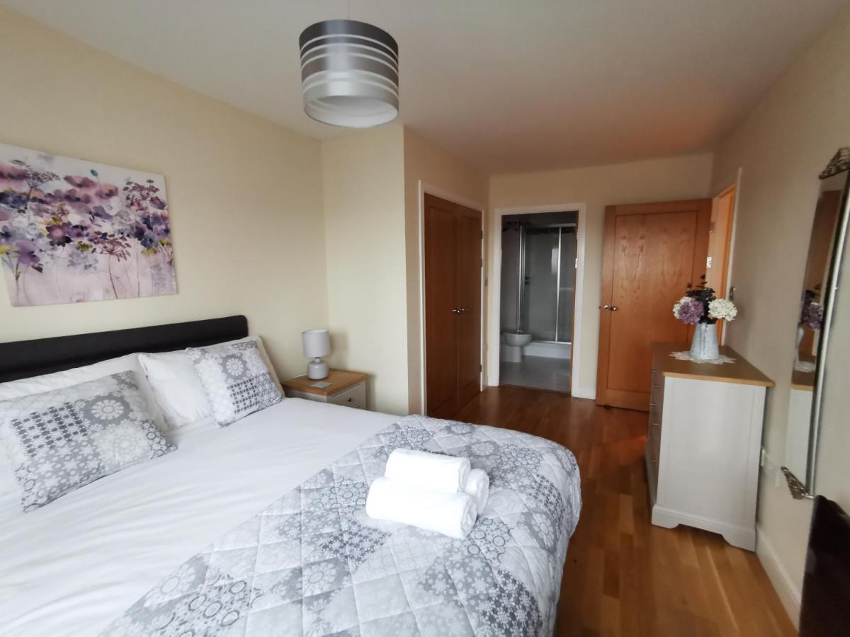 2 Bedroom City Centre Apartment With Free Parking Cardiff Exteriör bild